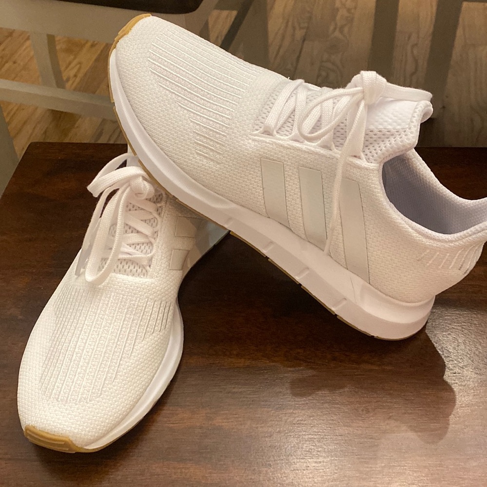 Brand new never worn Adidas swift run sneakers